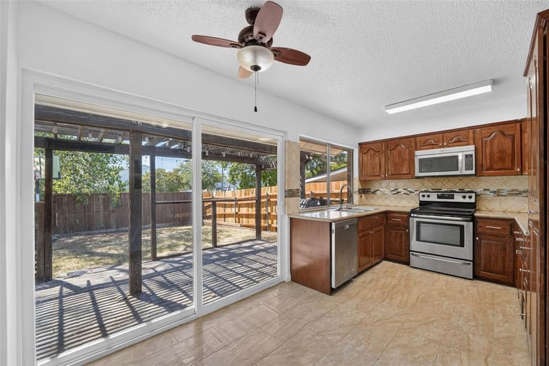 2130 Bowie Drive, Carrollton TX 75006 - Photo 14