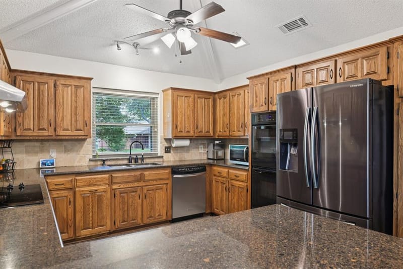 7002 Lake Louise Drive, Arlington TX 76016 - Photo 14