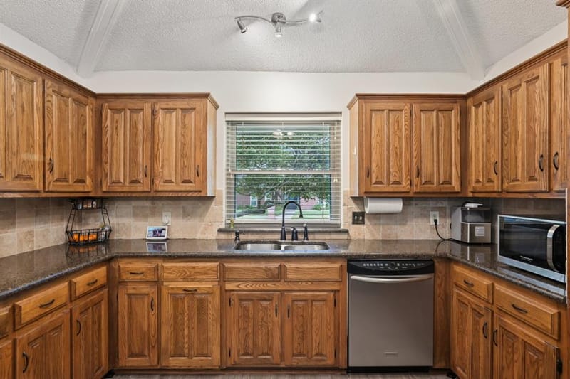7002 Lake Louise Drive, Arlington TX 76016 - Photo 15