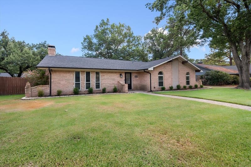 805 Laura Avenue, Corsicana TX 75110 - Photo 2