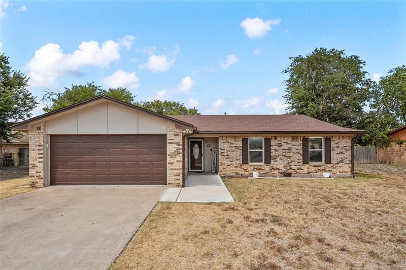 104 Russell Lane, Hewitt TX 76643