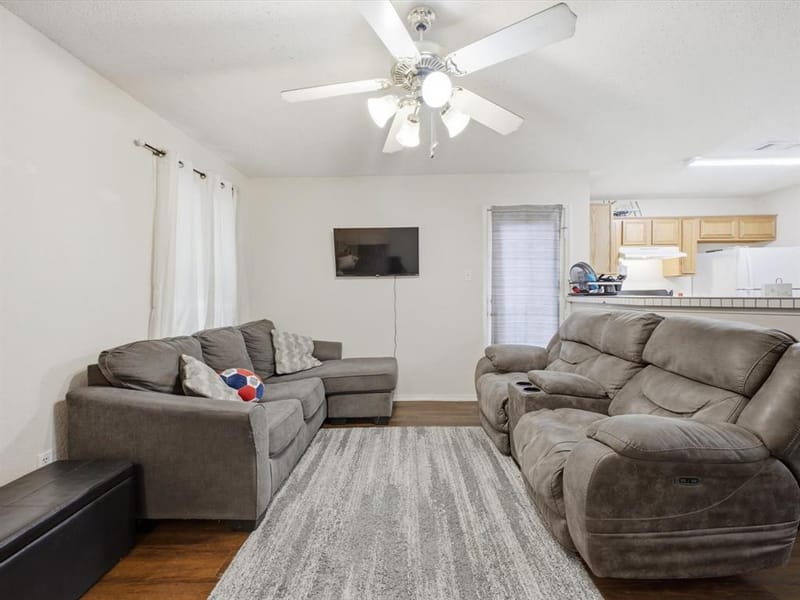2001 Waleska Plaza, Dallas TX 75211 - Photo 3