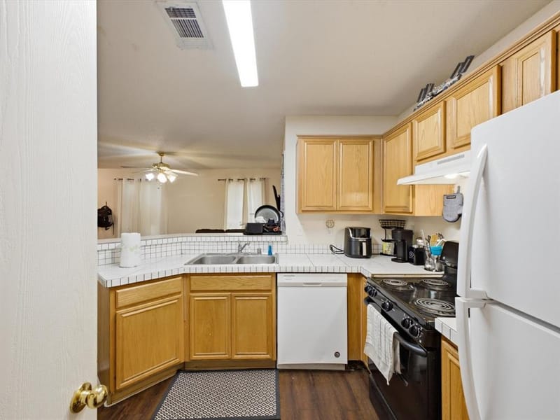 2001 Waleska Plaza, Dallas TX 75211 - Photo 8