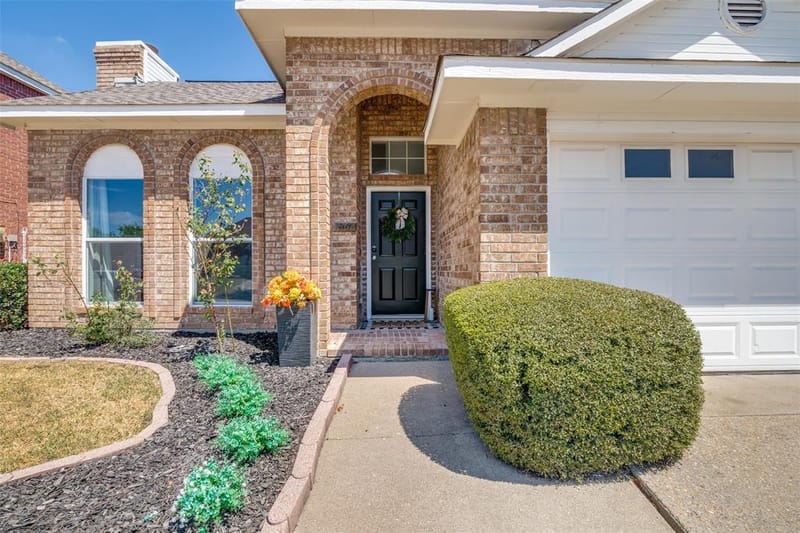 1562 Shalfont Lane, Garland TX 75040 - Photo 3