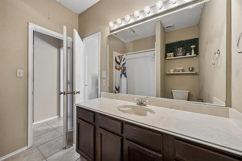 2906 Northrope Street, Euless TX 76039 - Photo 6