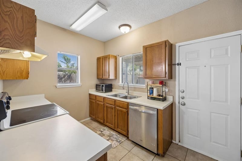 2906 Northrope Street, Euless TX 76039 - Photo 12