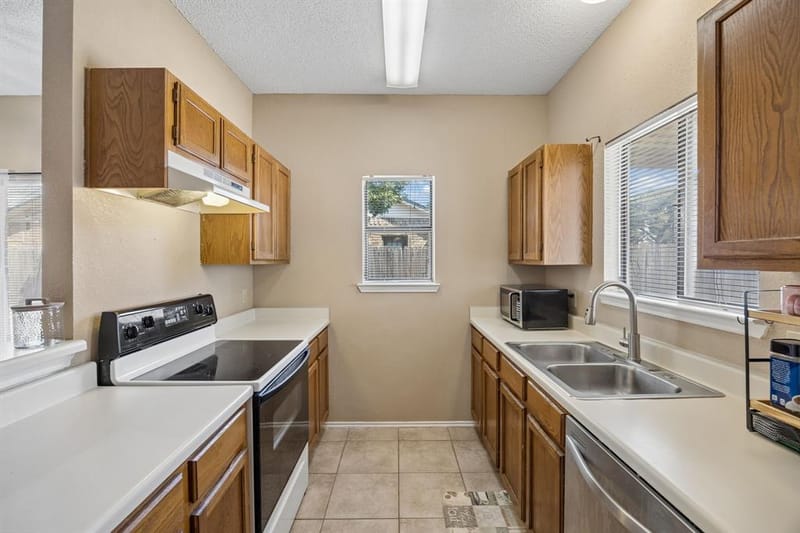 2906 Northrope Street, Euless TX 76039 - Photo 11