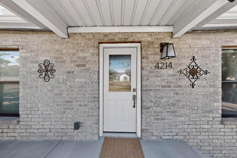 4214 Falls Drive, Dallas TX 75211 - Photo 2