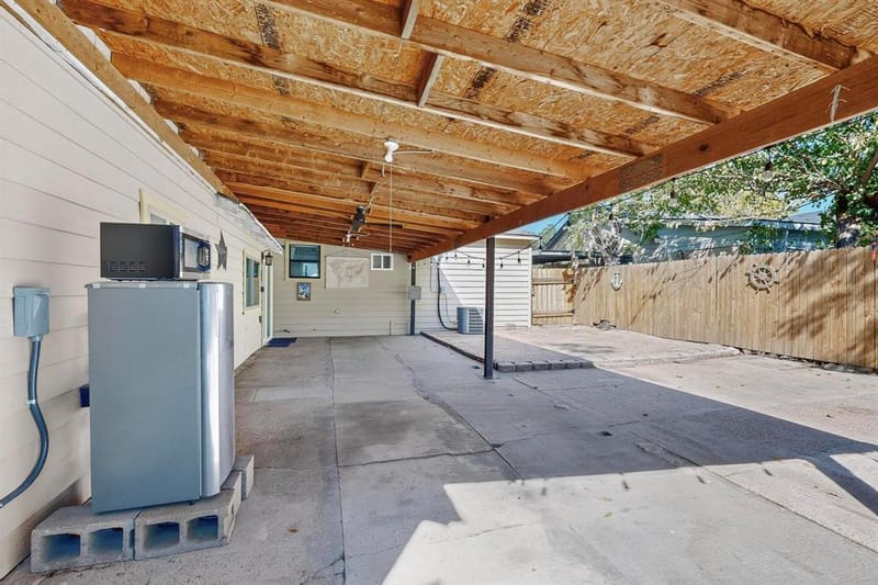 4214 Falls Drive, Dallas TX 75211 - Photo 36