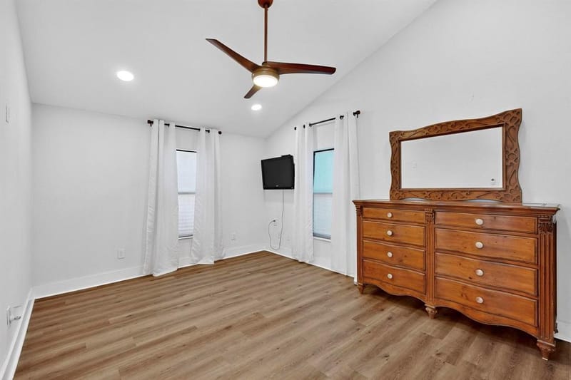 4214 Falls Drive, Dallas TX 75211 - Photo 10