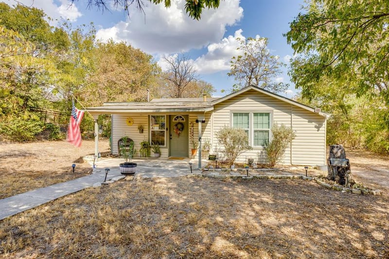 404 Calgary Road, Azle TX 76020