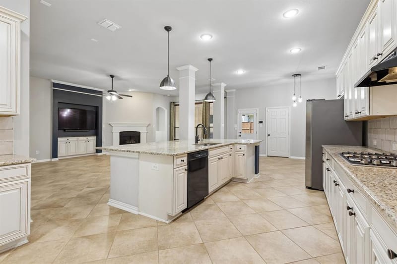 6955 Clay Academy Boulevard, Dallas TX 75236 - Photo 5