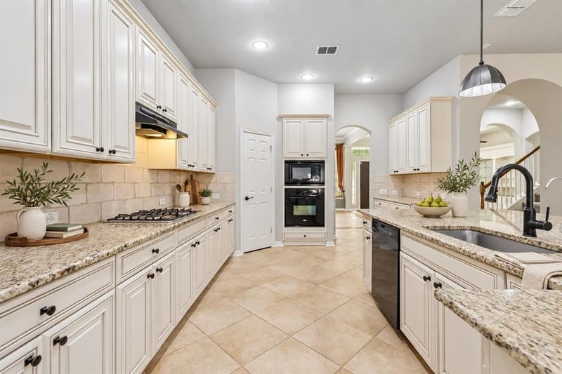 6955 Clay Academy Boulevard, Dallas TX 75236 - Photo 4
