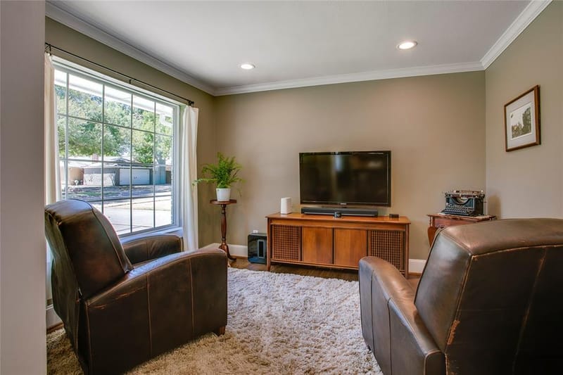 6221 Town Hill Lane, Dallas TX 75214 - Photo 10
