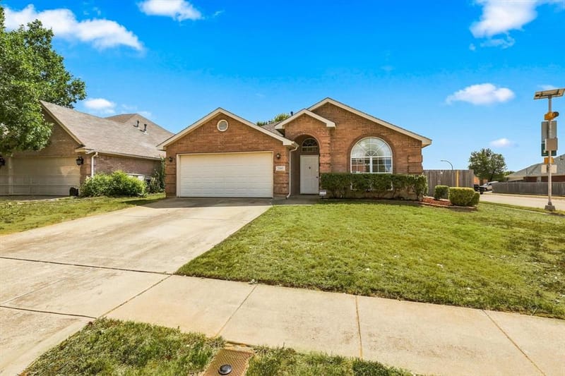 8900 San Joaquin Trail, Fort Worth TX 76118 - Photo 2