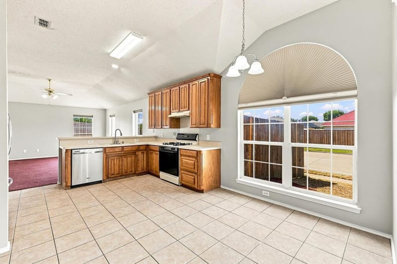 8900 San Joaquin Trail, Fort Worth TX 76118 - Photo 9