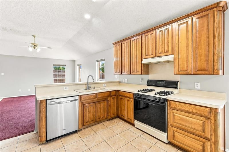 8900 San Joaquin Trail, Fort Worth TX 76118 - Photo 10