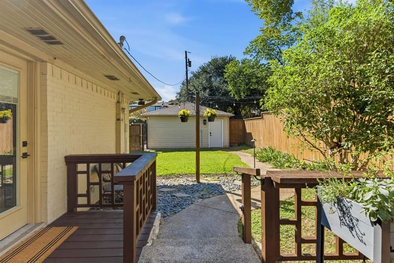 2223 Loving Avenue, Dallas TX 75214 - Photo 34