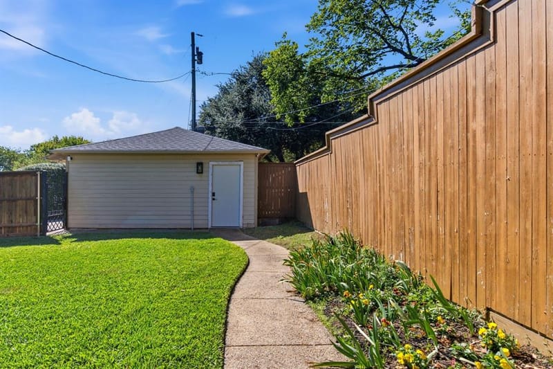 2223 Loving Avenue, Dallas TX 75214 - Photo 37