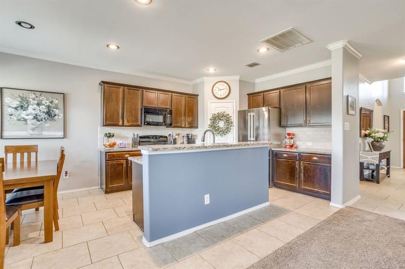 352 Pin Cushion Trail, Burleson TX 76028 - Photo 10