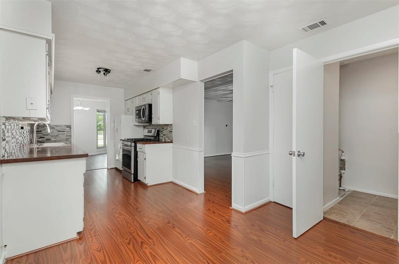 2640 Lakeland Drive, Dallas TX 75228 - Photo 9