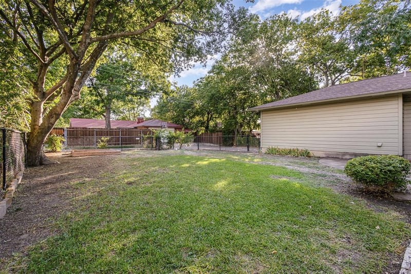 2640 Lakeland Drive, Dallas TX 75228 - Photo 31