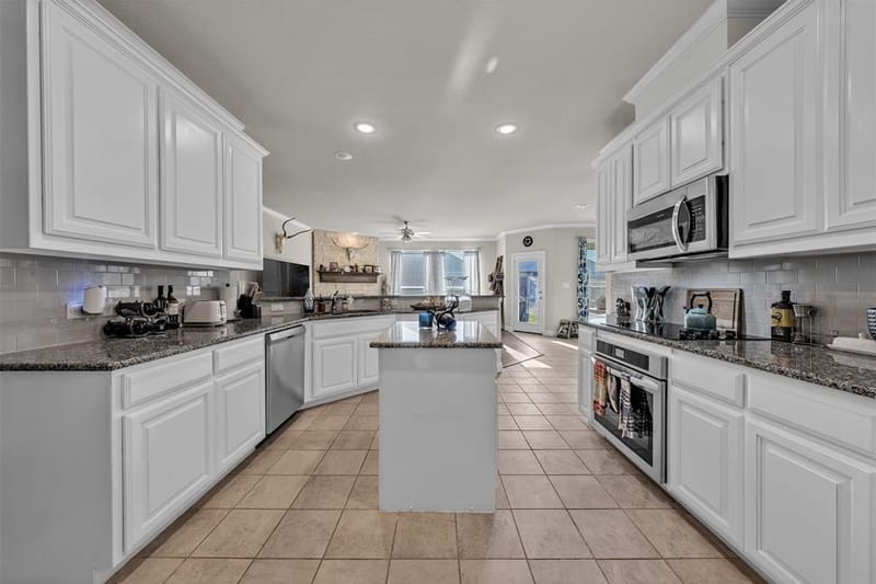 113 Independence Drive, Joshua TX 76058 - Photo 7