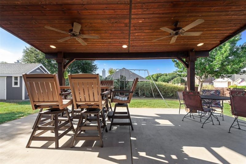 910 Elk Horn Drive, Midlothian TX 76065 - Photo 2