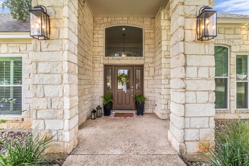 325 Elm Grove Circle, McGregor TX 76657 - Photo 3