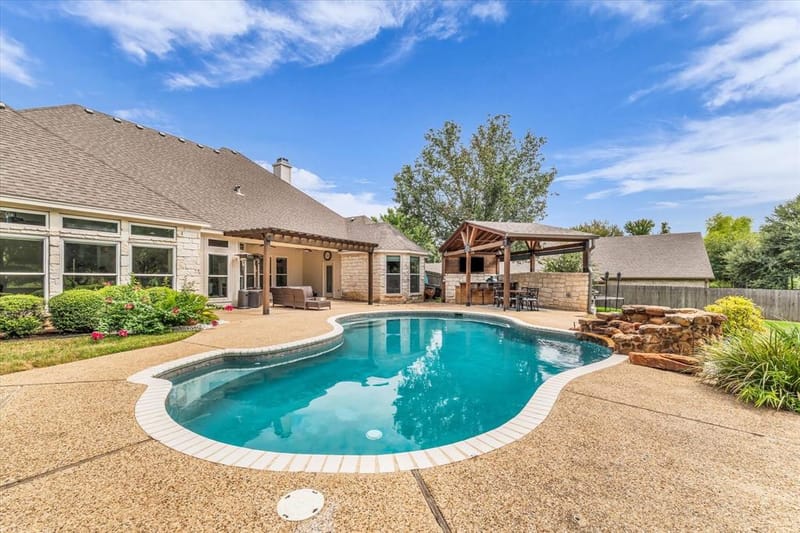 325 Elm Grove Circle, McGregor TX 76657 - Photo 36