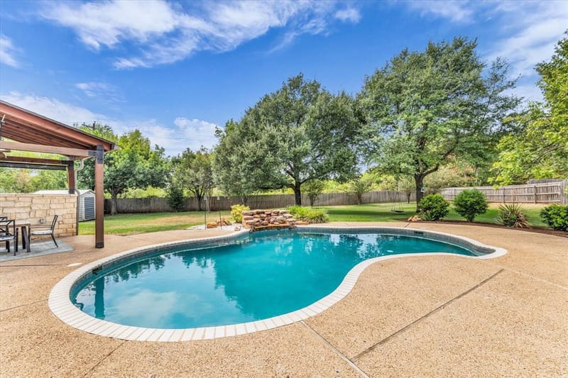 325 Elm Grove Circle, McGregor TX 76657 - Photo 35