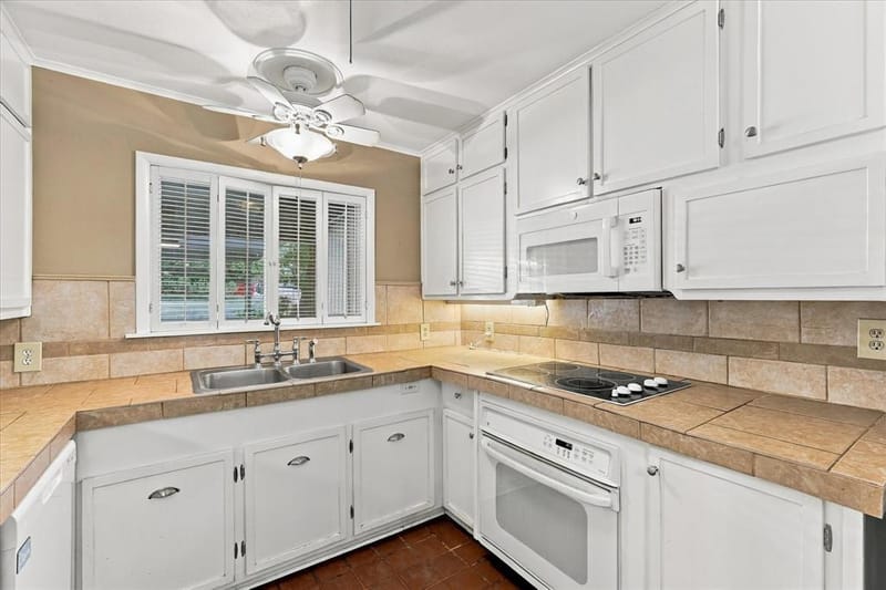 800 Briarwood Boulevard, Arlington TX 76013 - Photo 13