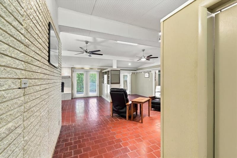 800 Briarwood Boulevard, Arlington TX 76013 - Photo 5