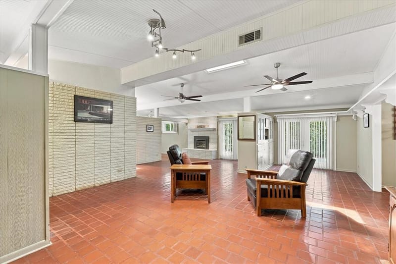 800 Briarwood Boulevard, Arlington TX 76013 - Photo 10