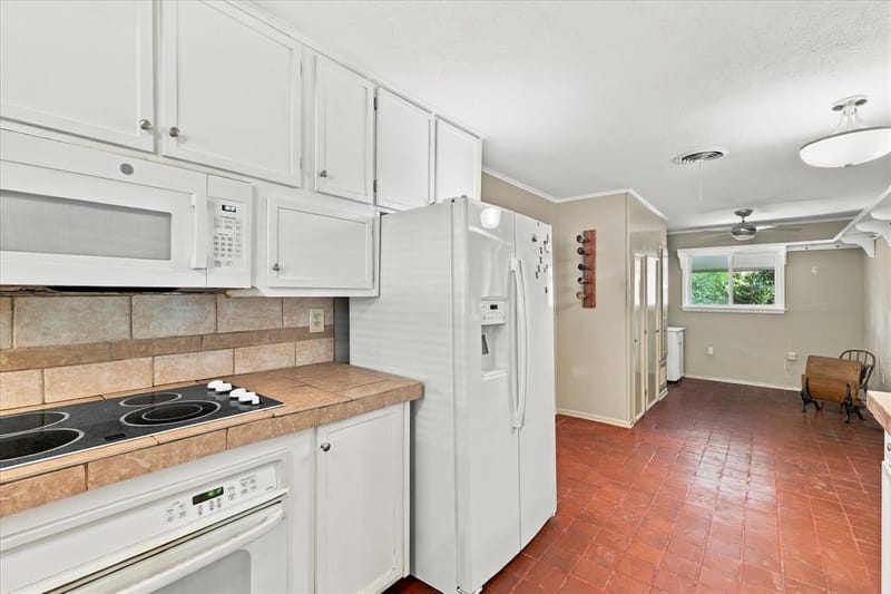 800 Briarwood Boulevard, Arlington TX 76013 - Photo 14
