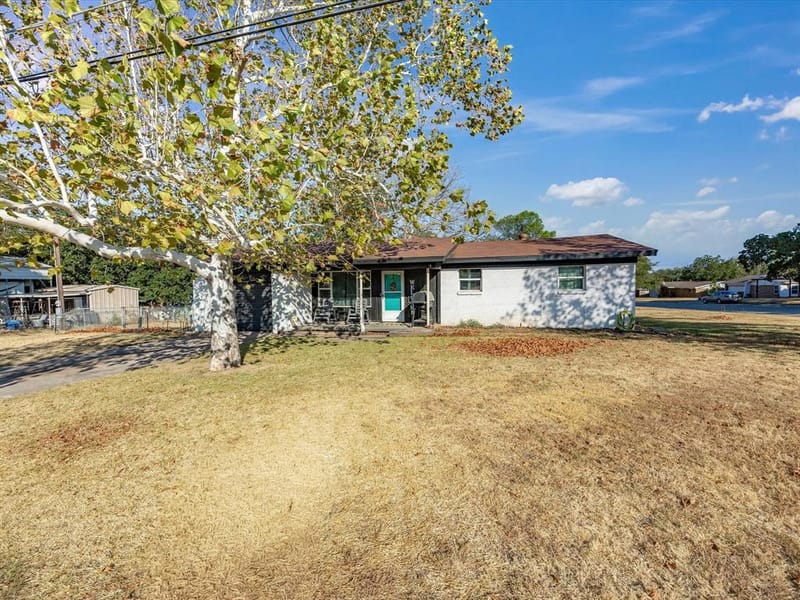 1306 Hulme Street, Bowie TX 76230 - Photo 2