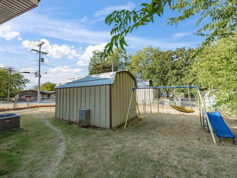1306 Hulme Street, Bowie TX 76230 - Photo 34
