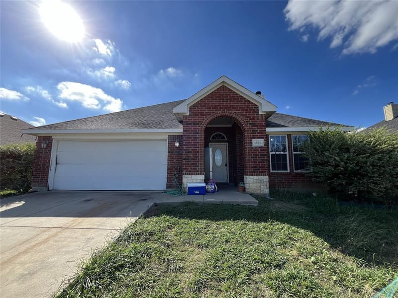 4004 Windmill Drive, Sanger TX 76266