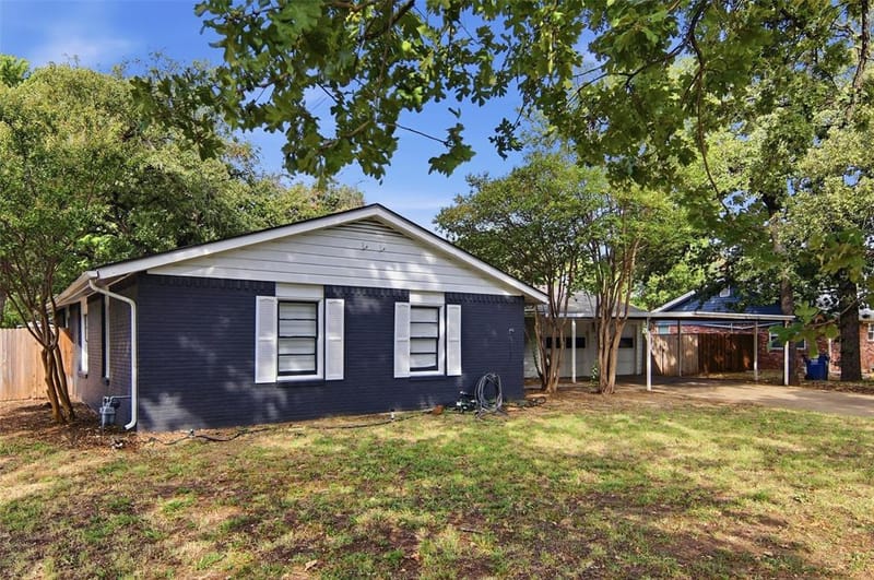 1704 Robin Road, Pantego TX 76013 - Photo 2