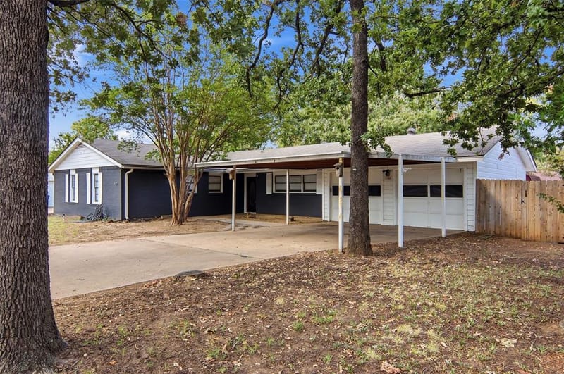 1704 Robin Road, Pantego TX 76013 - Photo 3