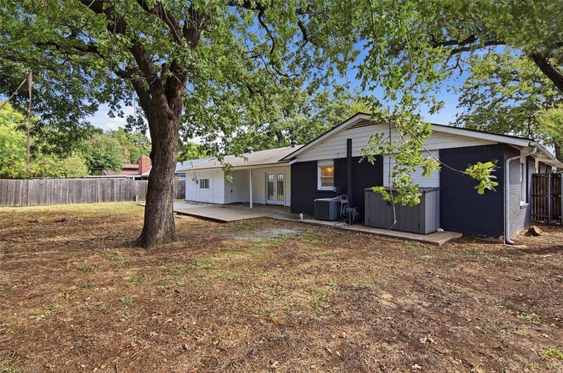 1704 Robin Road, Pantego TX 76013 - Photo 30