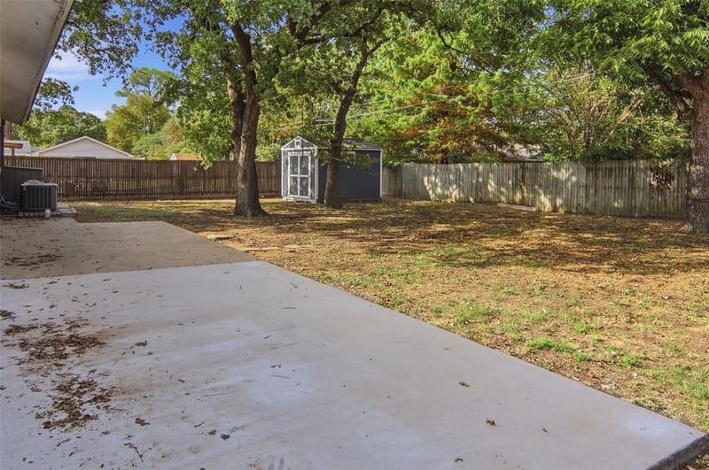 1704 Robin Road, Pantego TX 76013 - Photo 29