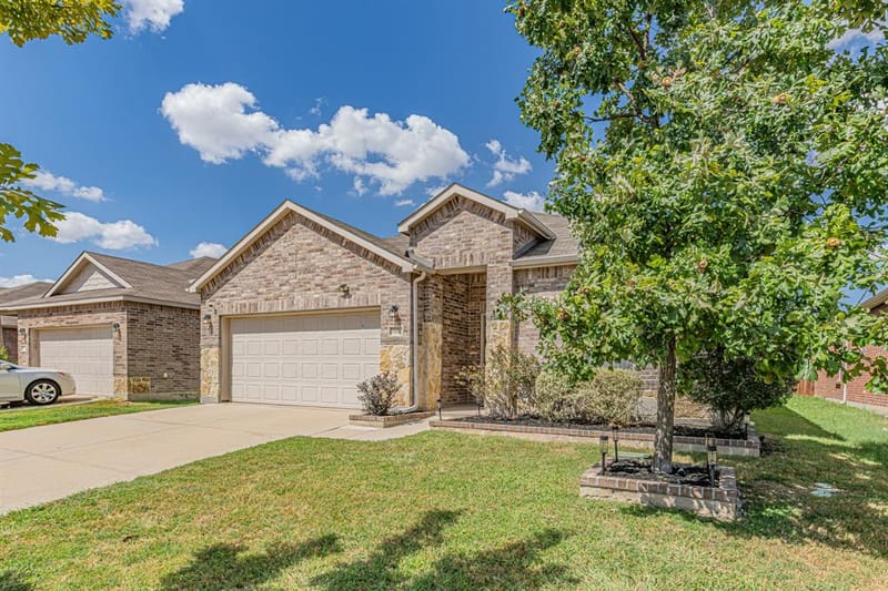 2429 Senepol Way, Fort Worth TX 76131 - Photo 2