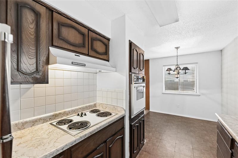 1710 Carla Avenue, Arlington TX 76014 - Photo 6