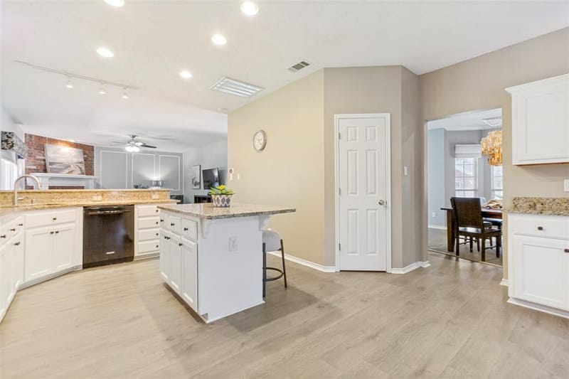 425 Baltusrol Circle, Garland TX 75044 - Photo 10