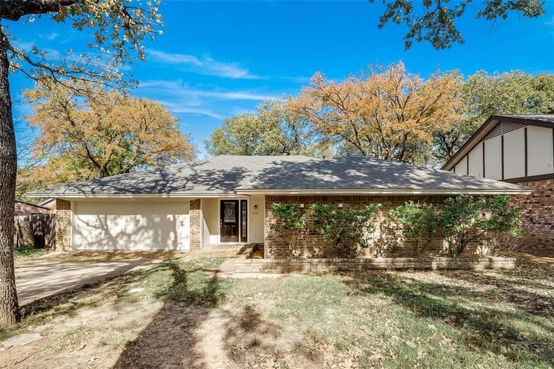 5209 Smokerise Court, Arlington TX 76016 - Photo 2