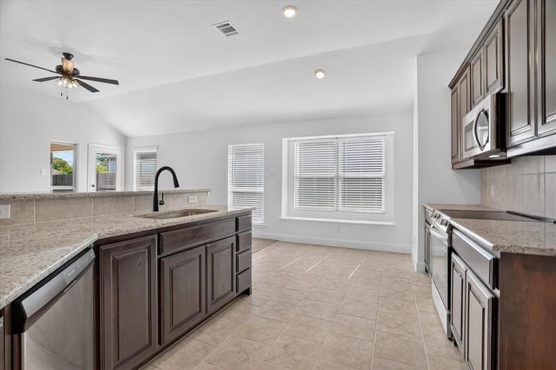 425 Rose Avenue, Cleburne TX 76033 - Photo 13