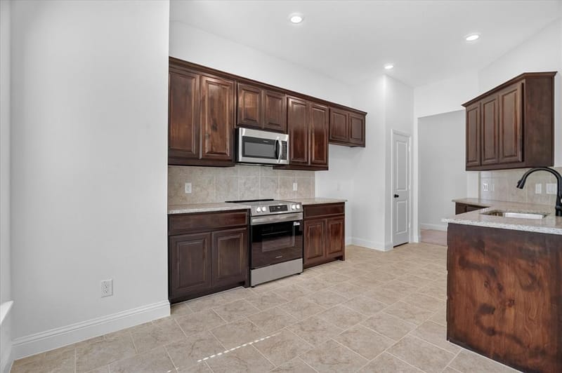 425 Rose Avenue, Cleburne TX 76033 - Photo 9