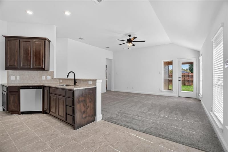 425 Rose Avenue, Cleburne TX 76033 - Photo 10