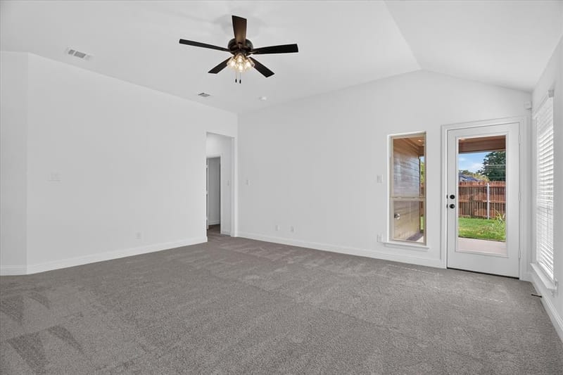 425 Rose Avenue, Cleburne TX 76033 - Photo 8